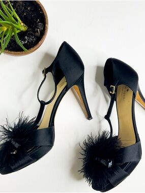 KATE SPADE Black Feather T-Strap High Heel Sandals